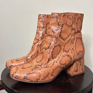 Steve Madden orange snake print boots size 8.5